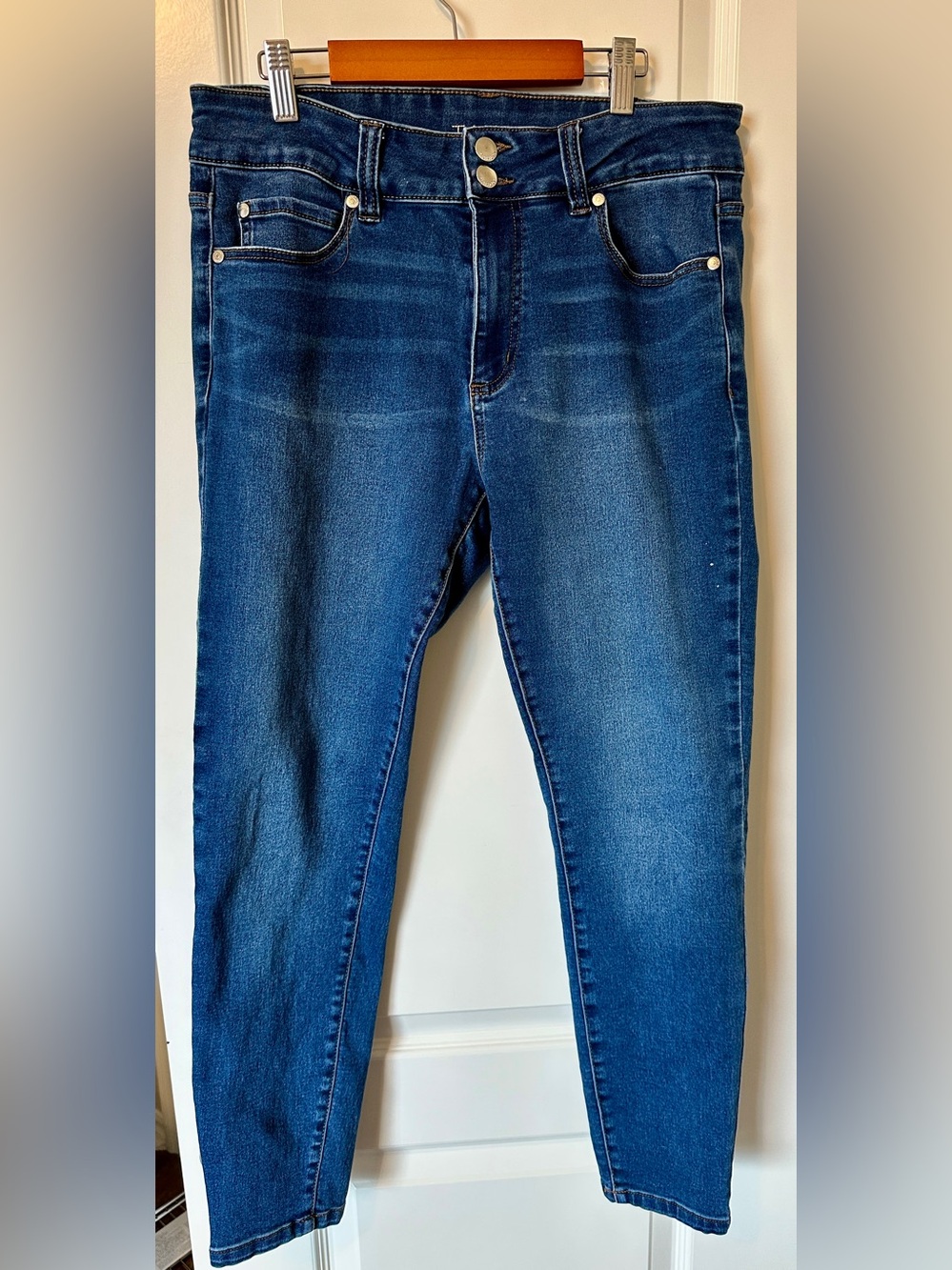 Tahari Sharon Double Button Skinny Jeans Womens 12/31 Medium Wash Stretch